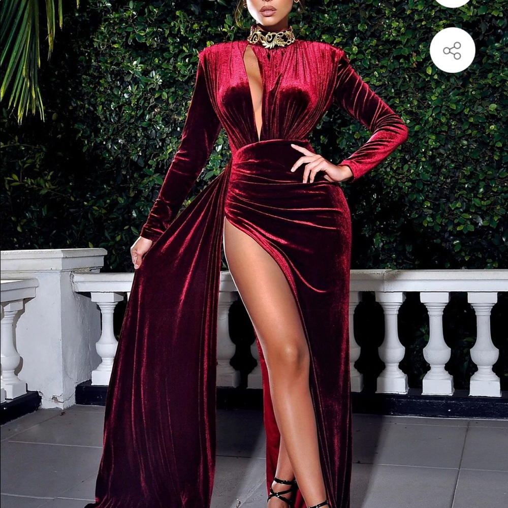 Miss circle dress size M has strength